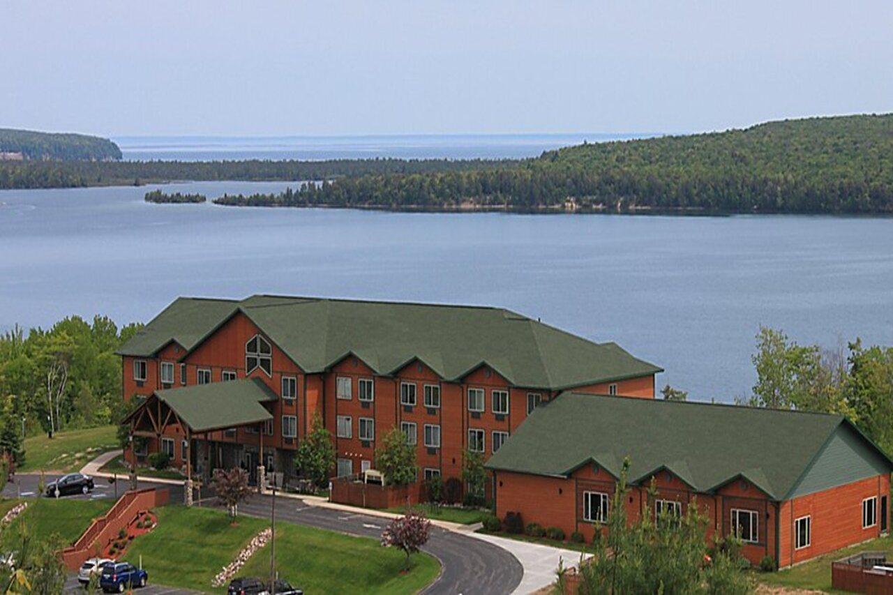 Express Munising-lakeview, An Ihg Munising