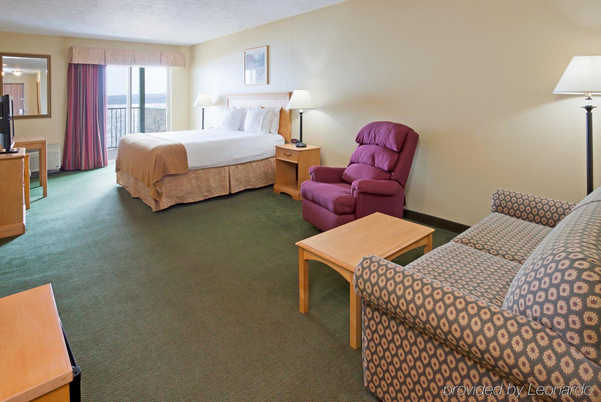 Express Munising-lakeview, An Ihg Munising
