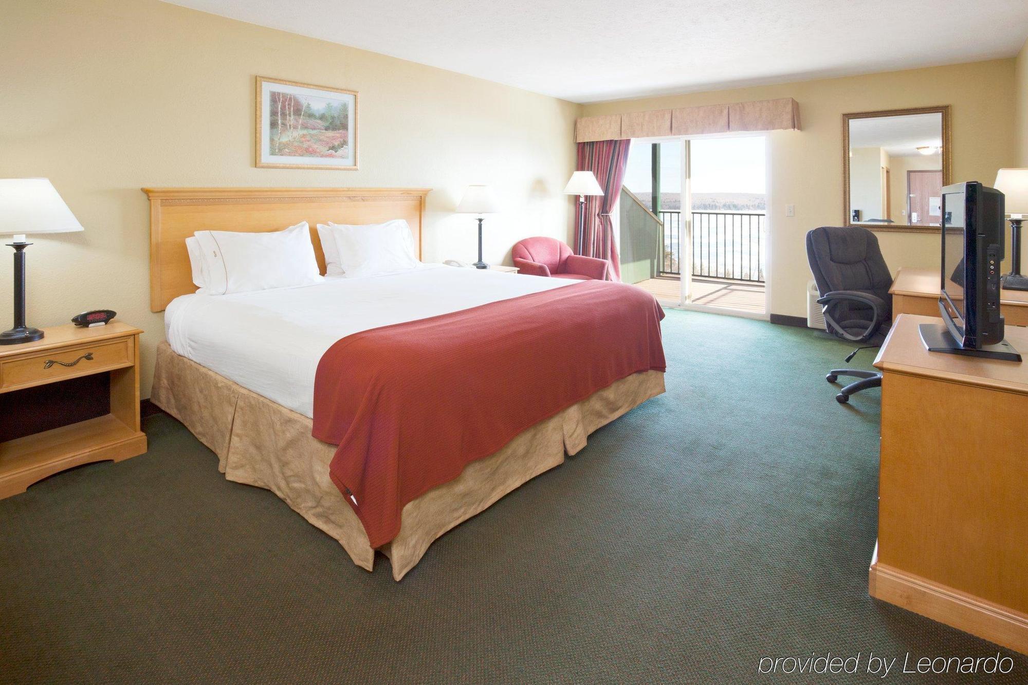 Express Munising-lakeview, An Ihg 3*